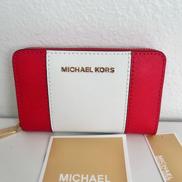 Michael Kors Jet Set Small Zip Around Card Case. COLOR: Spiced Coral/optic White - Picture 4 of 9